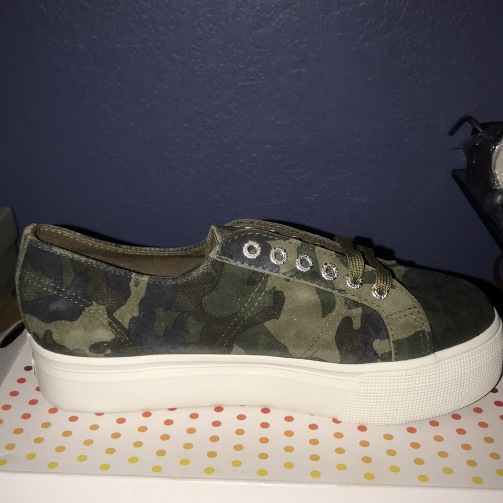 Shoe